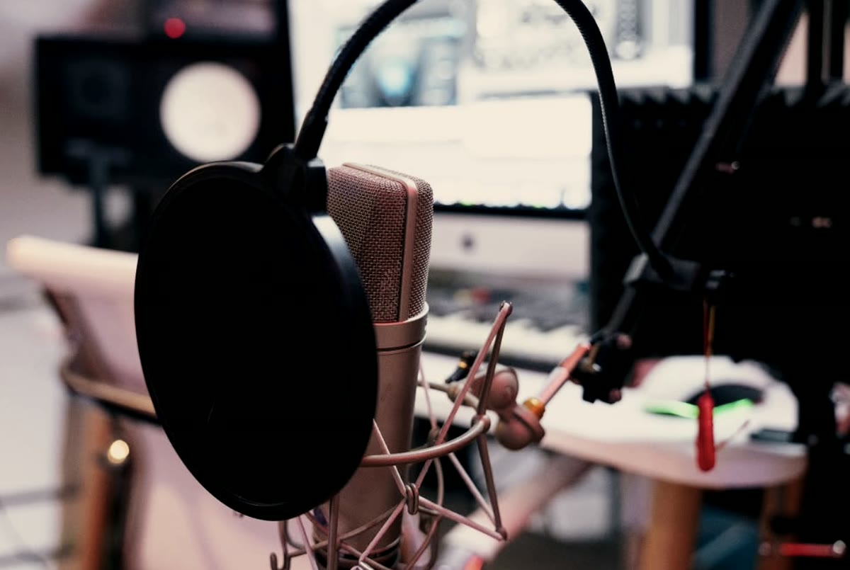 Microfono da studio con il suo filtro anti-pop